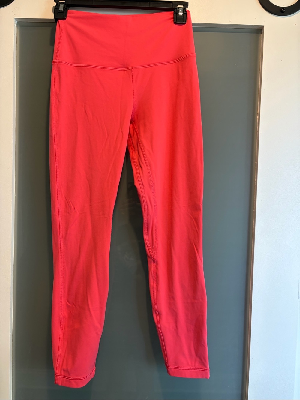 Lululemon size 6 coral leggings